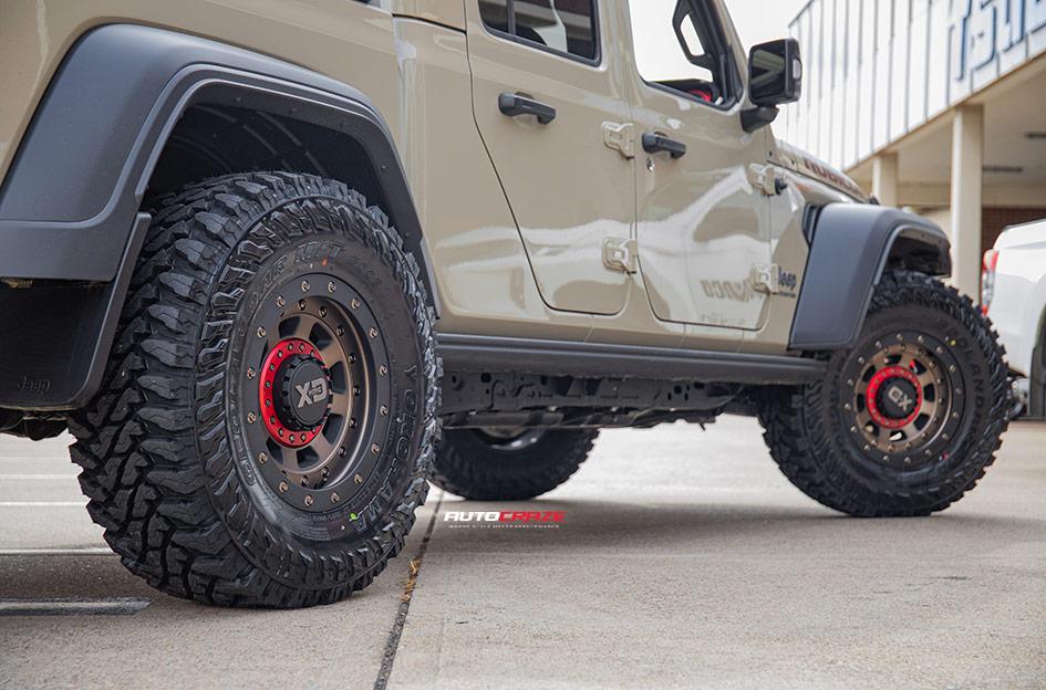 JEEP GLADIATOR FMJ XD SATIN BLACK WITH DARK TINT