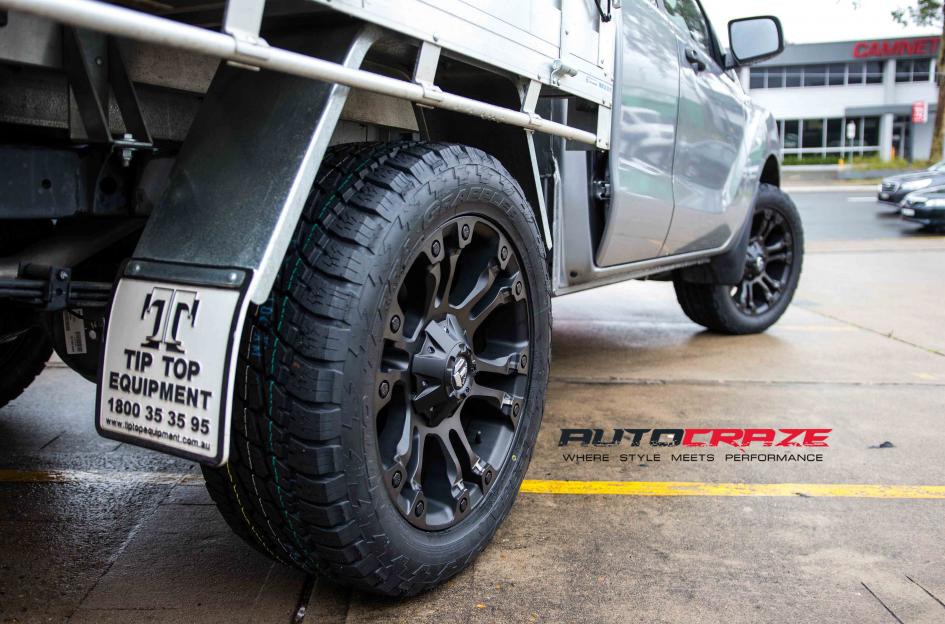 MAZDA BT 50 VAPOR BLACK MACHINED WITH DARK TINT