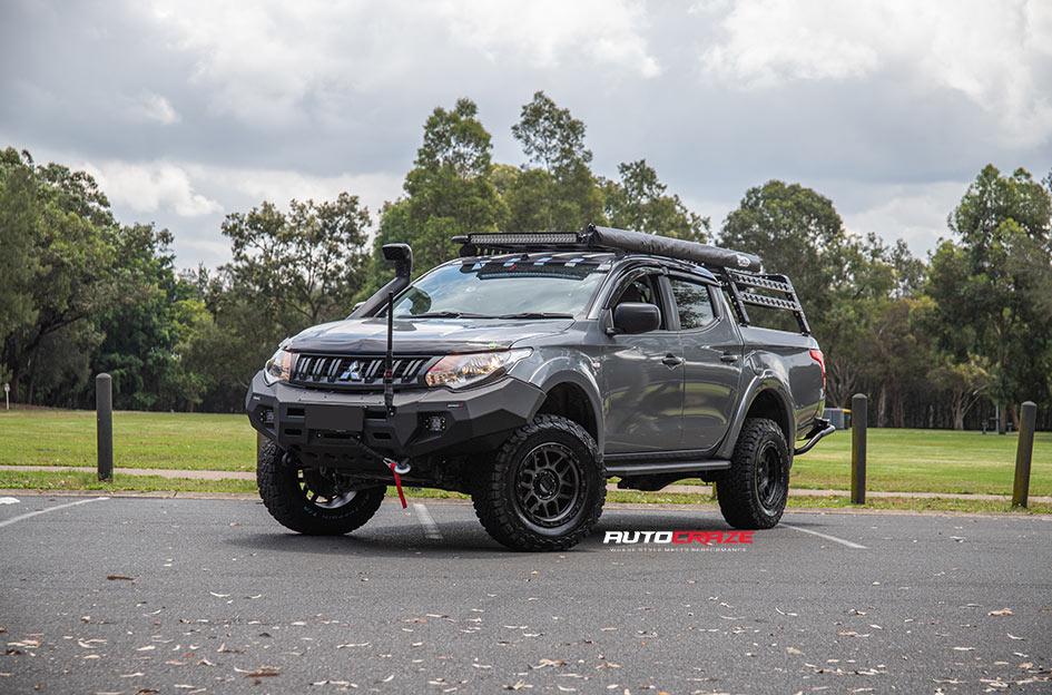 MITSUBISHI TRITON KM544 MESA SATIN BLACK GLOSS BLACK LIP