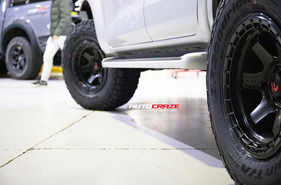 NISSAN NAVARA BLOCK MATTE BLACK