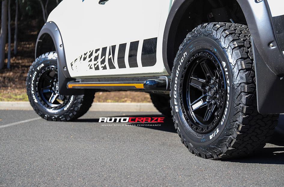 NISSAN NAVARA KICKER MATTE BLACK