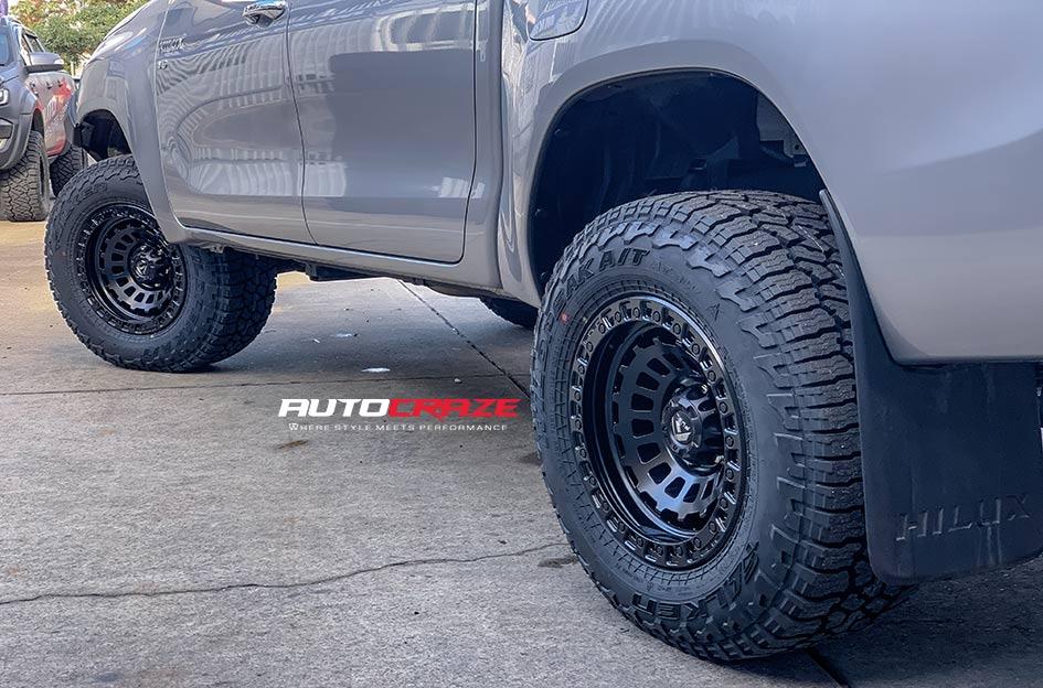TOYOTA HILUX N80 4WD ZEPHYR MATTE BLACK