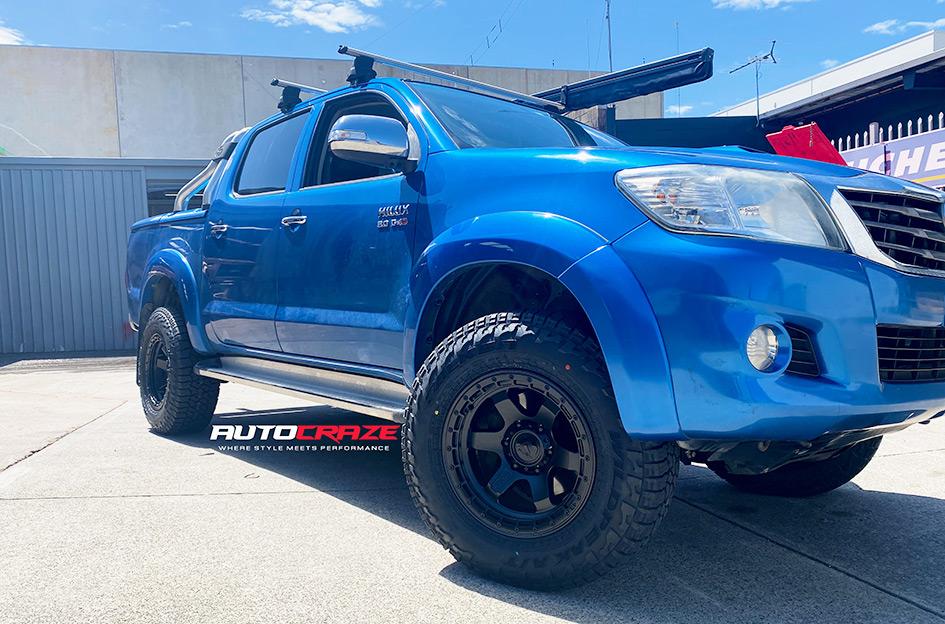 TOYOTA HILUX 4WD BLOCK MATTE BLACK