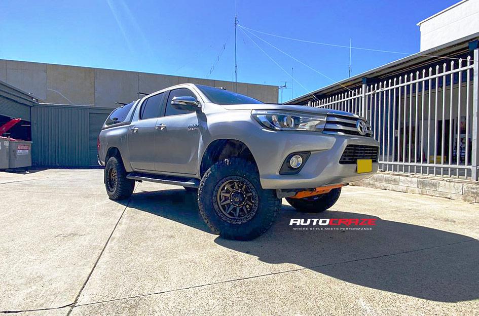 TOYOTA HILUX N80 4WD COVERT BRONZE BLACK LIP