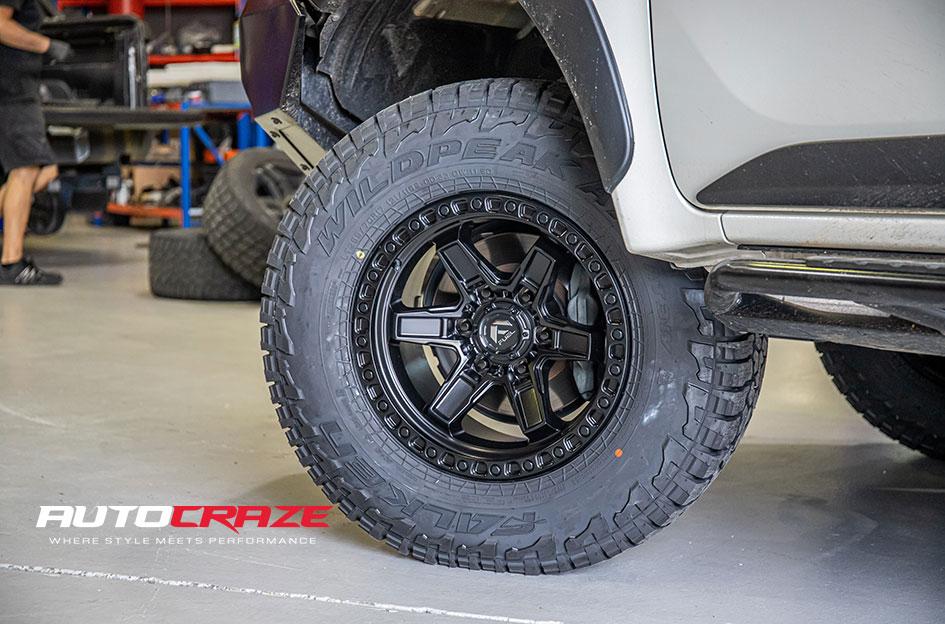 TOYOTA HILUX N80 RUGGED X KICKER MATTE BLACK