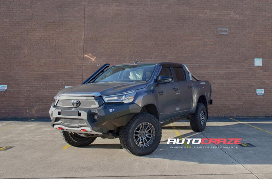 TOYOTA HILUX 4WD REBEL ANTHRACITE CENTER W BLACK LIP