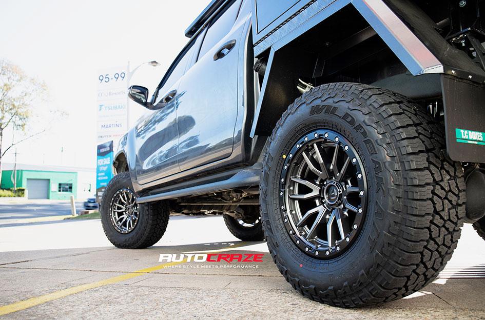 TOYOTA HILUX 4WD REBEL ANTHRACITE CENTER W BLACK LIP