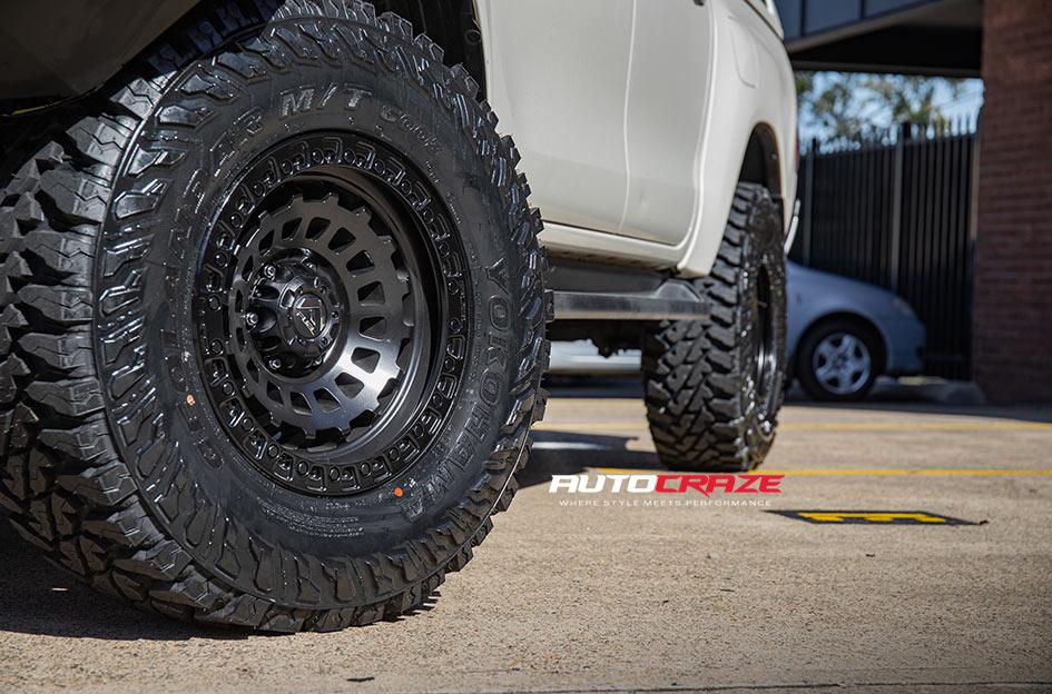 TOYOTA HILUX N80 4WD ZEPHYR MATTE BLACK