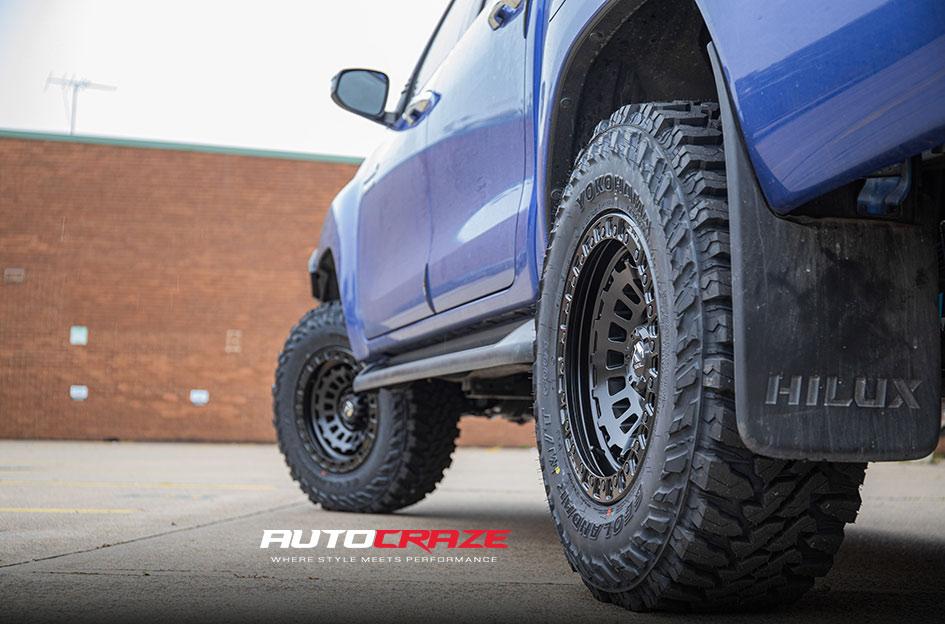 TOYOTA HILUX N80 4WD ZEPHYR MATTE BLACK