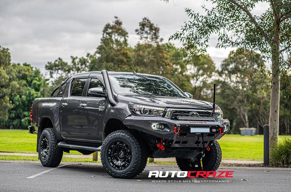 TOYOTA HILUX 4WD CINCO GLOSS BLACK W STAINLESS BOLTS
