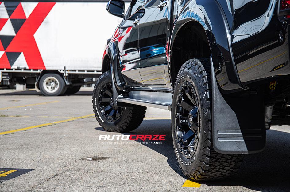 TOYOTA HILUX N70 4WD AMBUSH MATTE BLACK