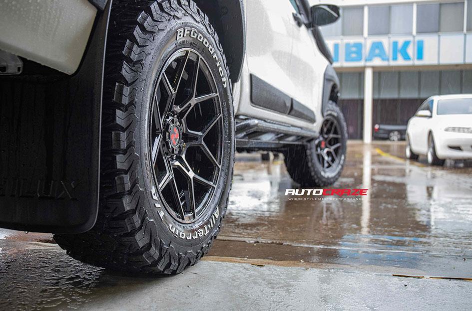 TOYOTA HILUX 4WD SABBATH HYPERBLACK
