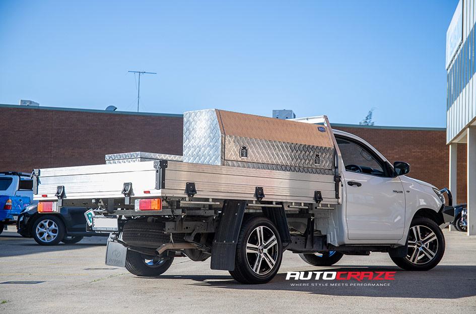 TOYOTA HILUX 2WD (2005 ONWARDS) LIBERATOR GLOSS BLACK MACHINED FACE