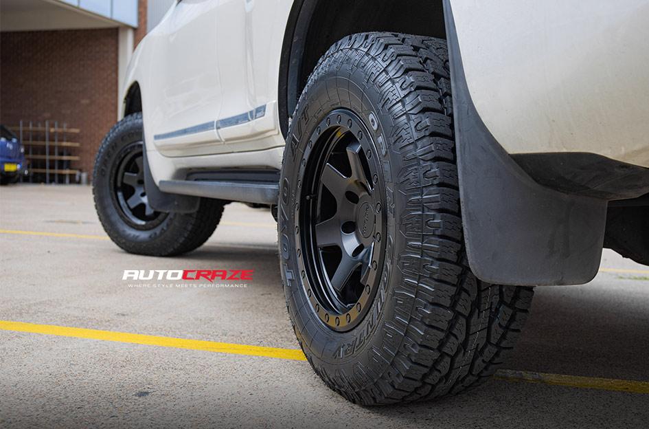 TOYOTA-PRADO-SIX-OR-MATTE-BLACK