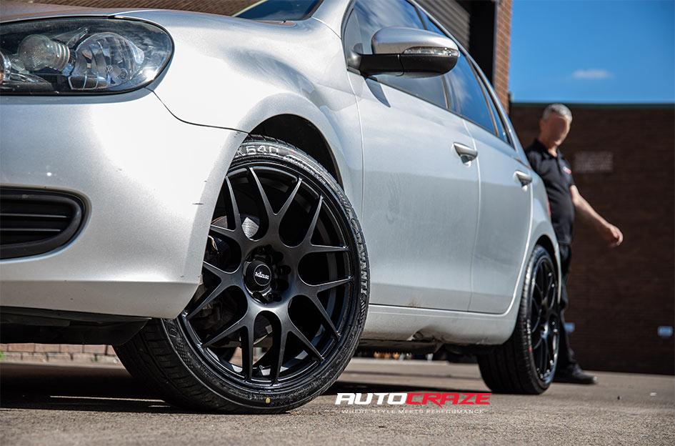 VOLKSWAGEN GOLF RELOAD SATIN BLACK