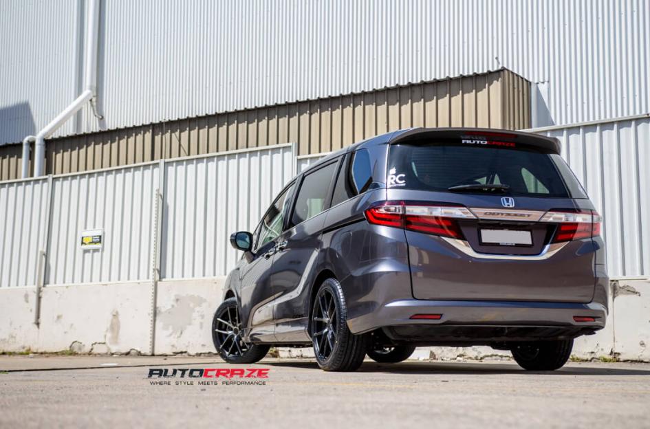 HONDA-ODYSSEY-TARGA-BLACK---MACHINED-WITH-DOUBLE-DARK-TINT