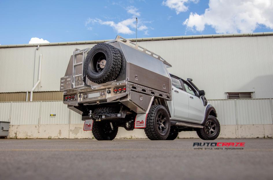 FORD RANGER BEAST BLACK MACHINED WITH DARK TINT