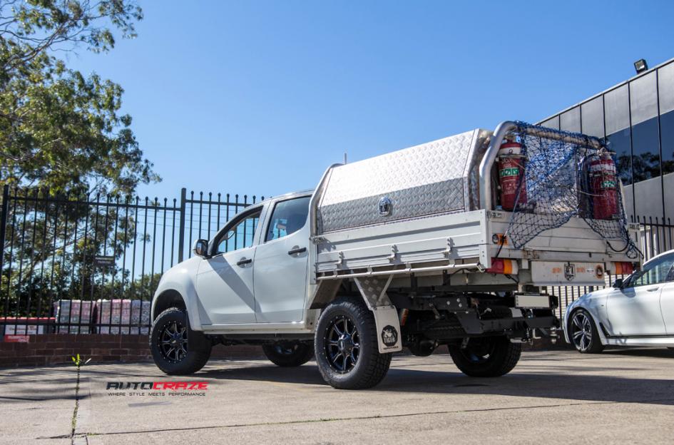 ISUZU DMAX MO970 SATIN BLACK MILLED ACCENTS
