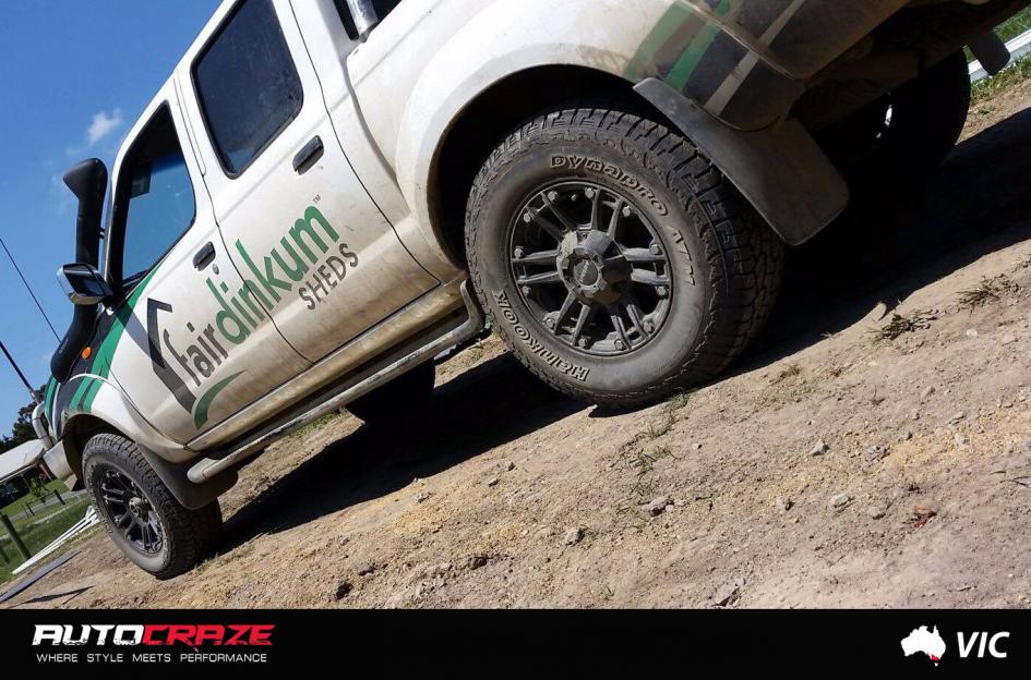 NISSAN NAVARA OUTLAW SATIN BLACK