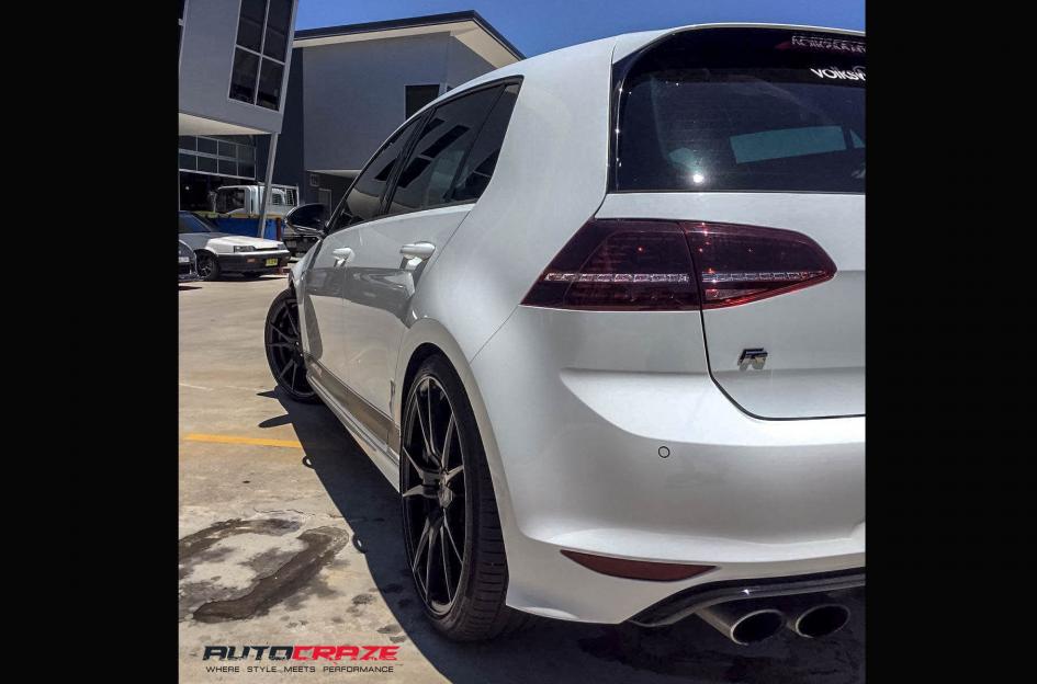 VOLKSWAGEN GOLF SF06 SATIN BLACK