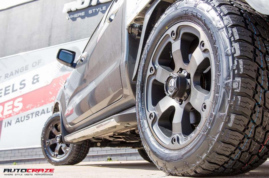FORD RANGER BEAST BLACK MACHINED WITH DARK TINT