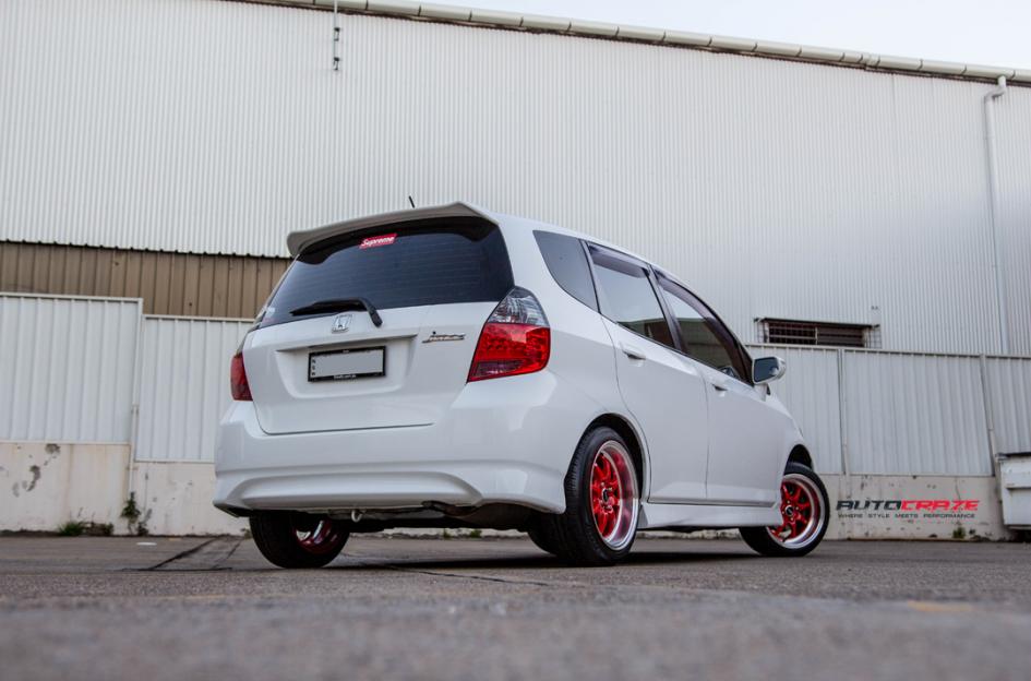 HONDA-JAZZ-TUNING-RED-POLISH-LIP