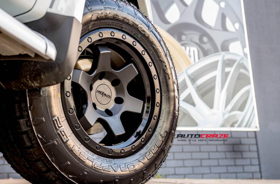 MITSUBISHI-TRITON-SIX-MATTE-BLACK-FACE-WITH-GLOSS-BLACK-WINDOWS