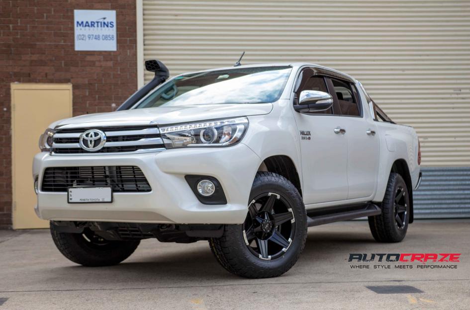 TOYOTA HILUX 4WD T-12