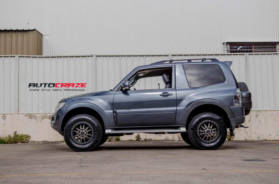 MITSUBISHI PAJERO TANAY MATTE BLACK MACHINED FACE WITH DARK MATTE TINT