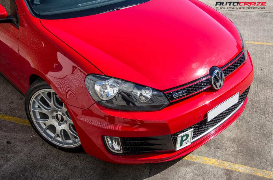 VOLKSWAGEN GOLF CH R BRILLIANT SILVER WITH STAINLESS STEEL RIM PROTECTOR