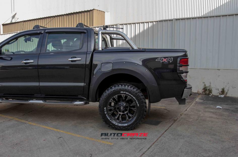 FORD-RANGER-VAPOR-BLACK-MACHINED-WITH-DARK-TINT