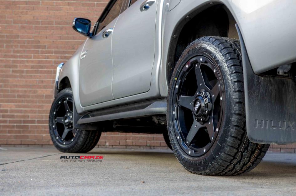 TOYOTA HILUX N80 4WD GD04 MATTE BLACK 3