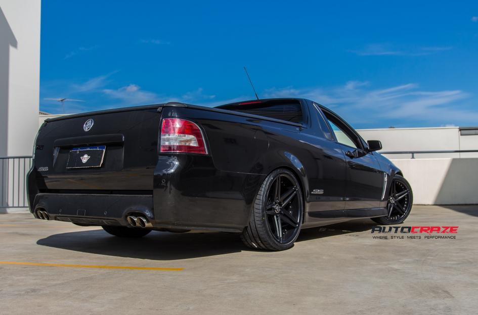 HOLDEN-COMMODORE-DICTATOR-MATTE-BLACK