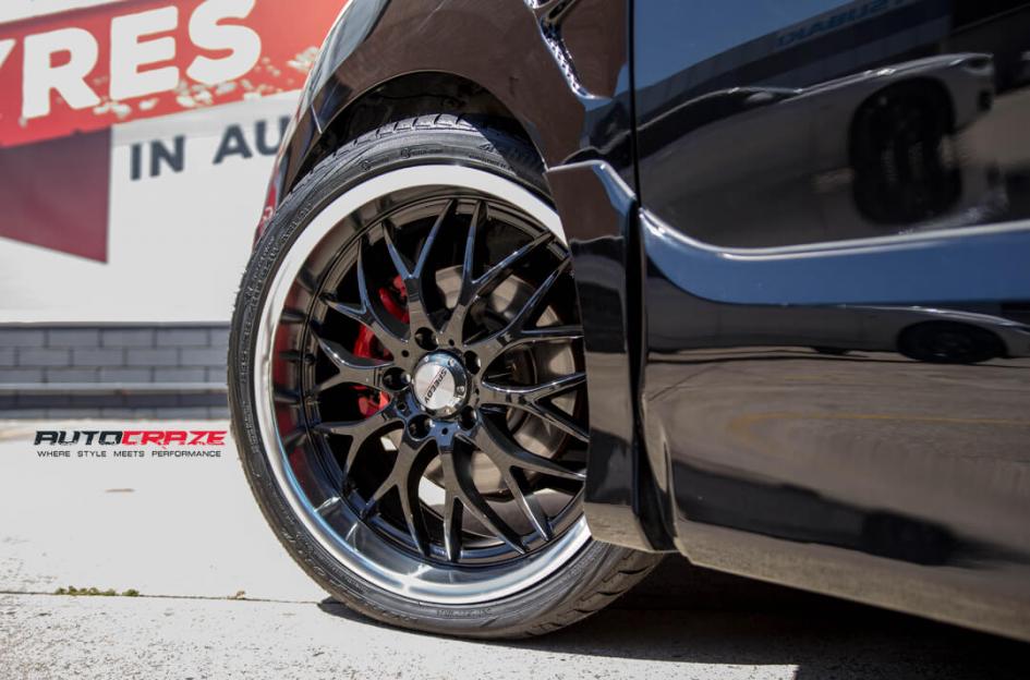 TOYOTA ESTIMA CHEETAH GLOSS BLACK POLISH LIP
