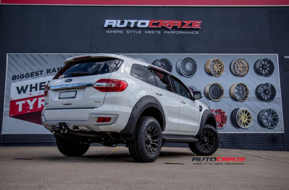 FORD EVEREST VAPOR BLACK MACHINED WITH DARK TINT