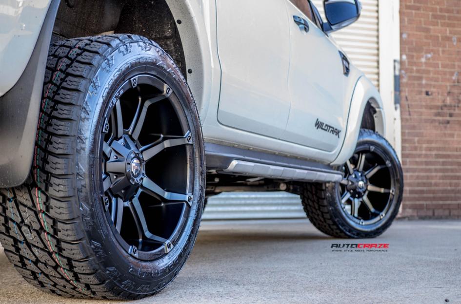 FORD RANGER COUPLER BLACK MACHINED WITH DARK TINT