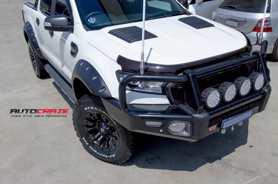 FORD-RANGER-VAPOR-BLACK-MACHINED-WITH-DARK-TINT-7
