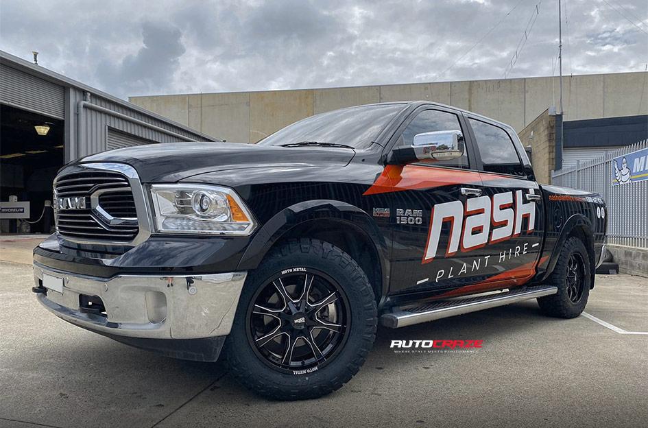 DODGE RAM MO970 GLOSS BLACK MILLED LOGO ON LIP
