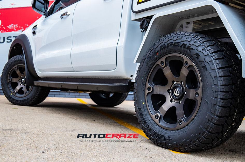 FORD RANGER BEAST BLACK MACHINED WITH DARK TINT
