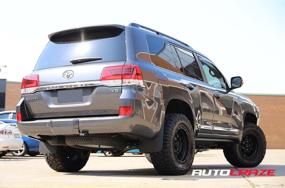 TOYOTA LANDCRUSIER GRENADE OR MATTE BLACK