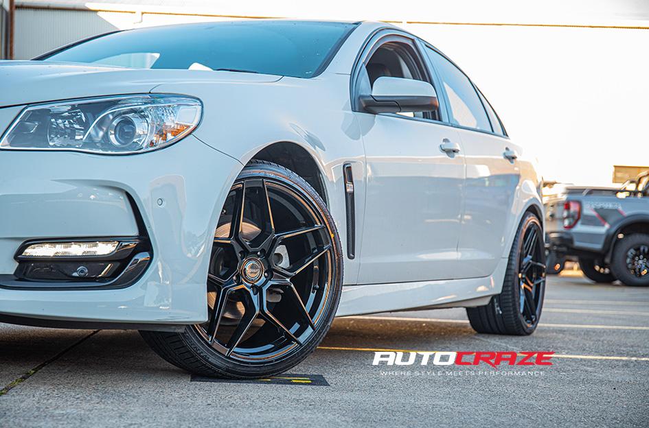 HOLDEN COMMODORE VF LEMANS GLOSS BLACK