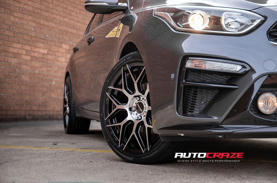 KIA-CERATO-PODIUM-PIANO-BLACK-MACHINED