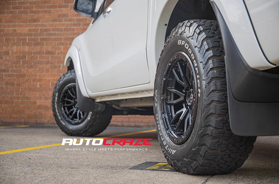 MAZDA BT 50 REPLAY GLOSS BLACK MACHINED DARK TINT