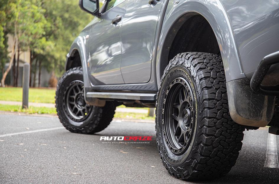 MITSUBISHI TRITON KM544 MESA SATIN BLACK GLOSS BLACK LIP