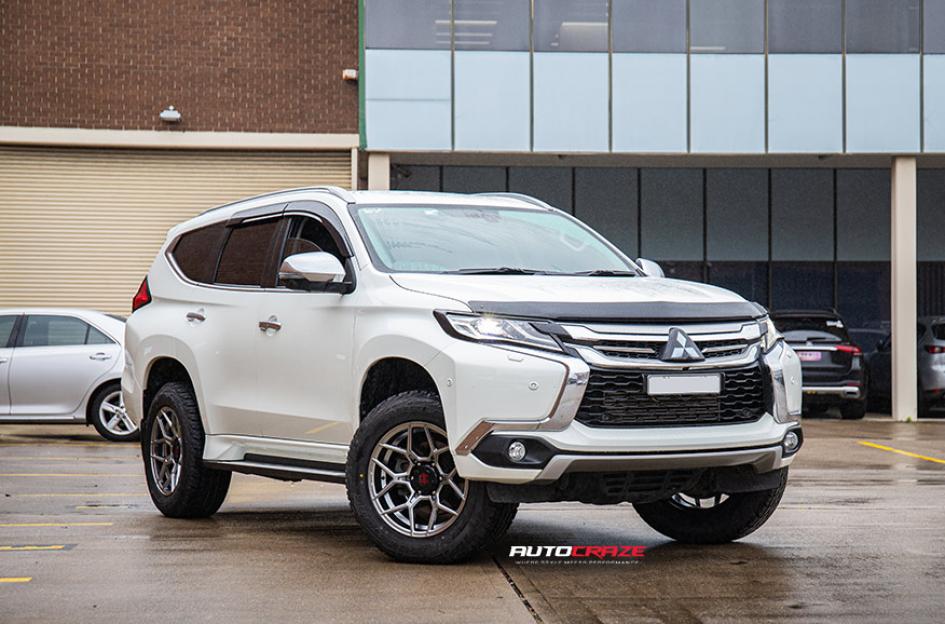 MITSUBISHI TRITON SABBATH HYPERBLACK