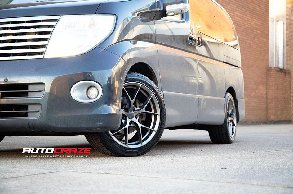 NISSAN ELGRAND ZR3 GUNMETAL