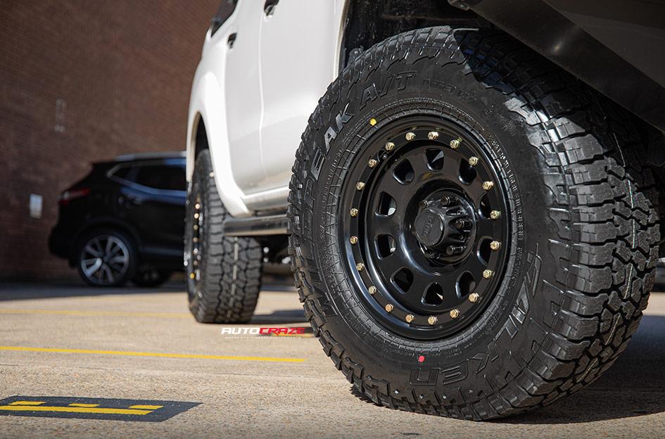 NISSAN NAVARA D LOCKER BLACK