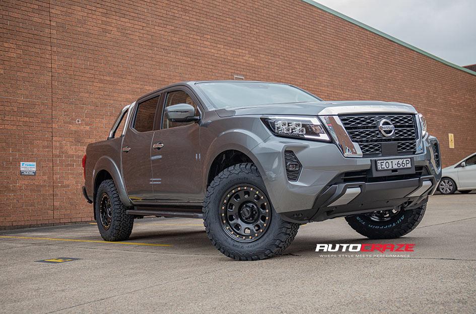 NISSAN NAVARA D HOLE BLACK