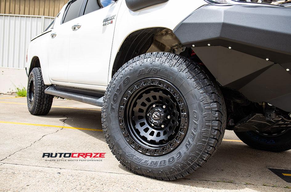 TOYOTA HILUX N80 4WD ZEPHYR MATTE BLACK