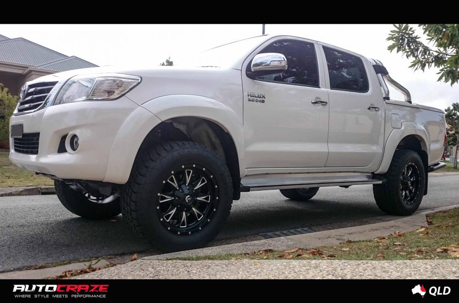 TOYOTA HILUX N70 4WD THROTTLE GLOSS BLACK MILLED ACCENTS